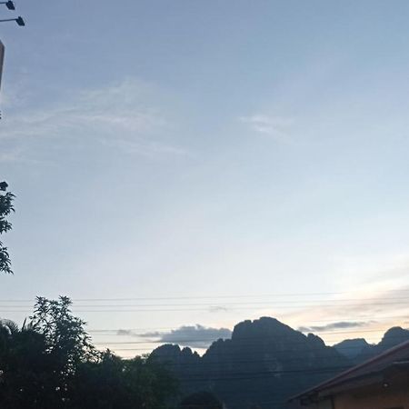 Inthavong Hotel/Guest House Vang Vieng Exteriör bild