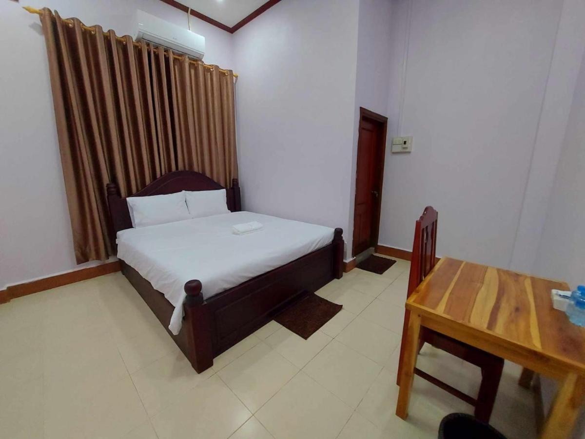 Inthavong Hotel/Guest House Vang Vieng Exteriör bild