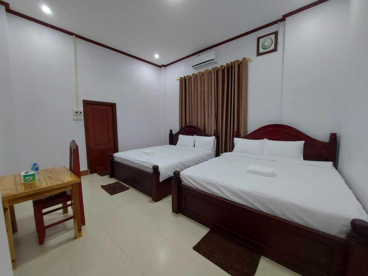 Inthavong Hotel/Guest House Vang Vieng Exteriör bild