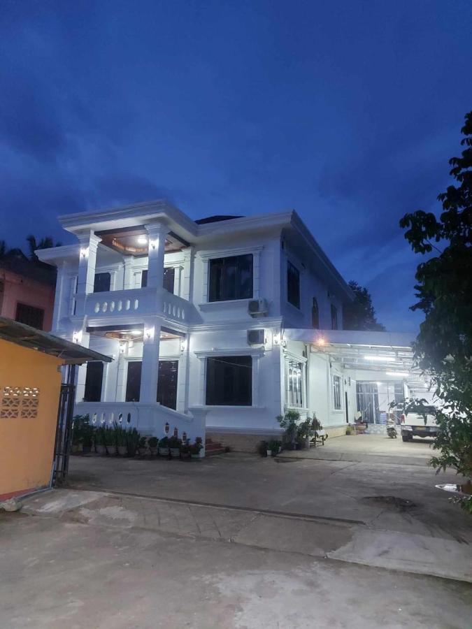Inthavong Hotel/Guest House Vang Vieng Exteriör bild